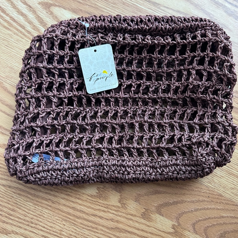 Free People Sand Bound Woven Raffia Straw Clutch in Chocolate NWT - Picture 4 of 6